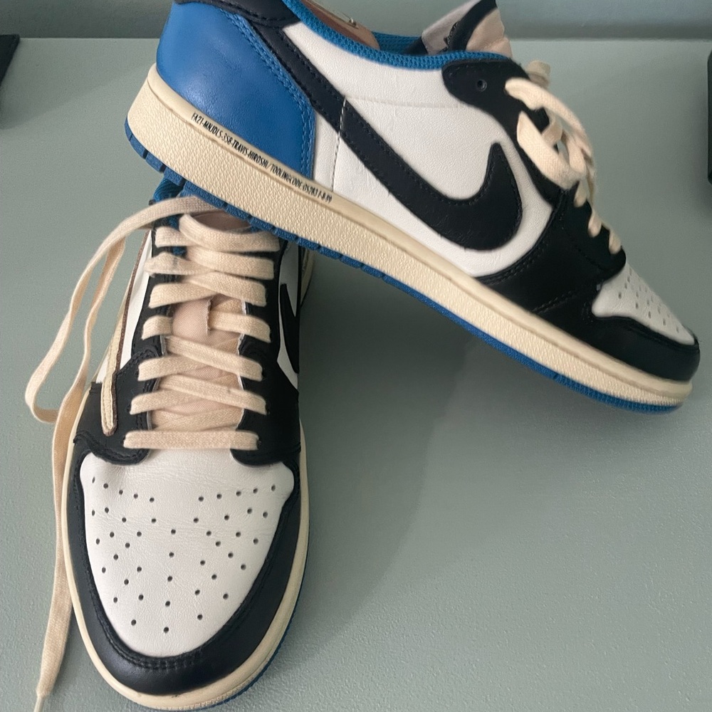 Fragment Travis Scott. Excellent condition.